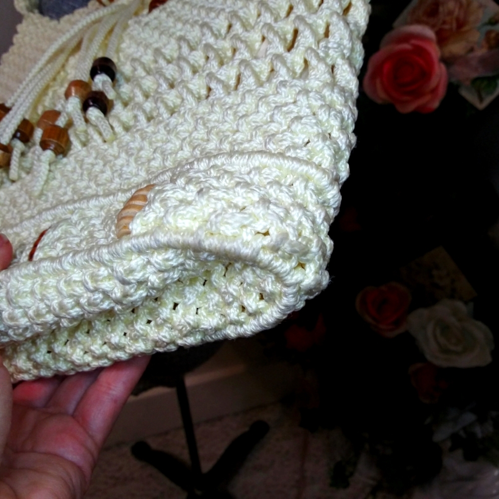 Vintage Boho Cream Macrame Shoulder Bag With Wood Bead Trim & Convertible Strap - Picture 6 of 15